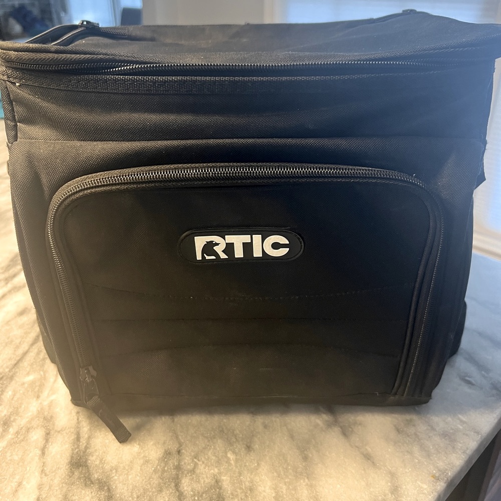 RTIC ~ 28 Can ~ Day Cooler